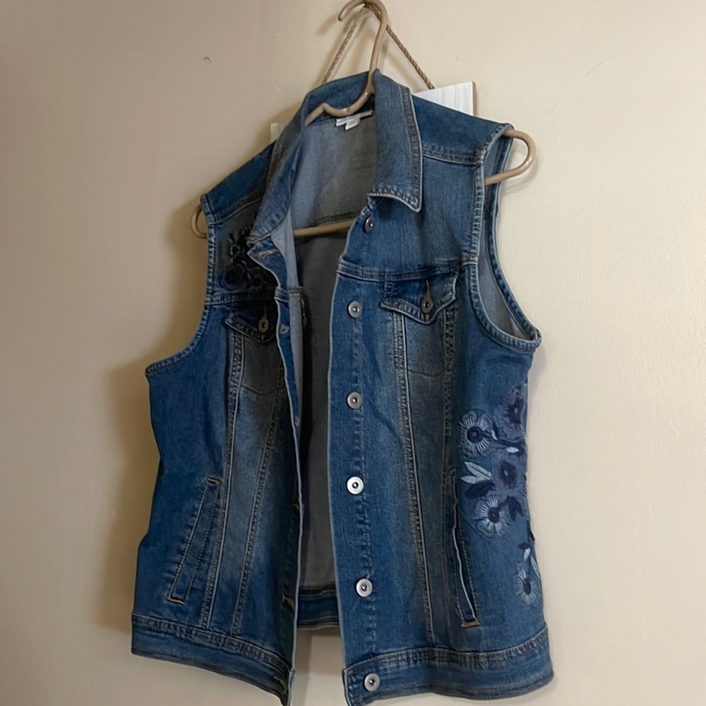 Like new woman’s denim vest